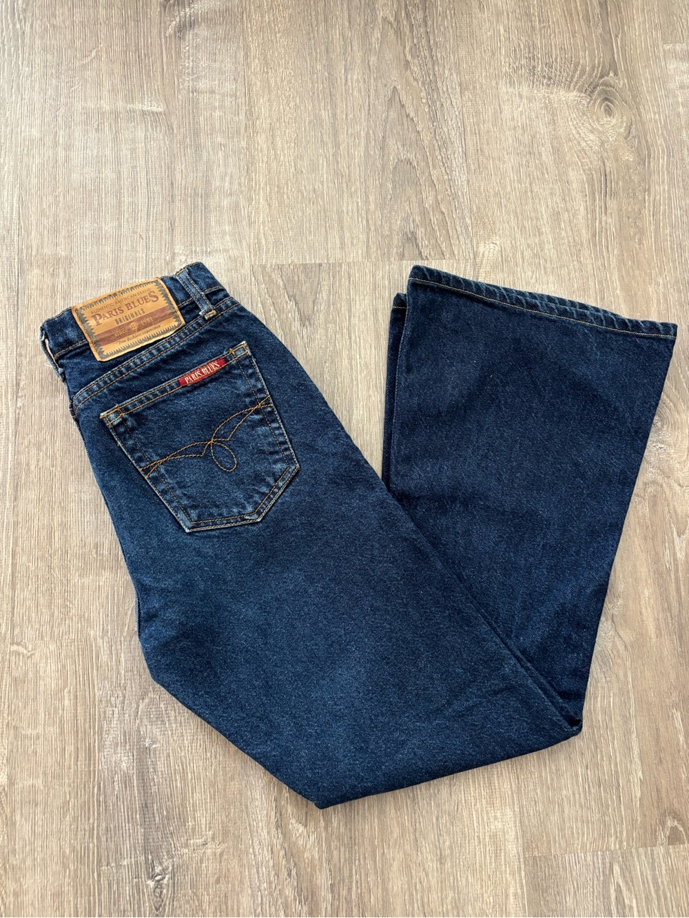 Vintage Y2K Paris Blues Women's Dark Wash Flare Jeans (5)